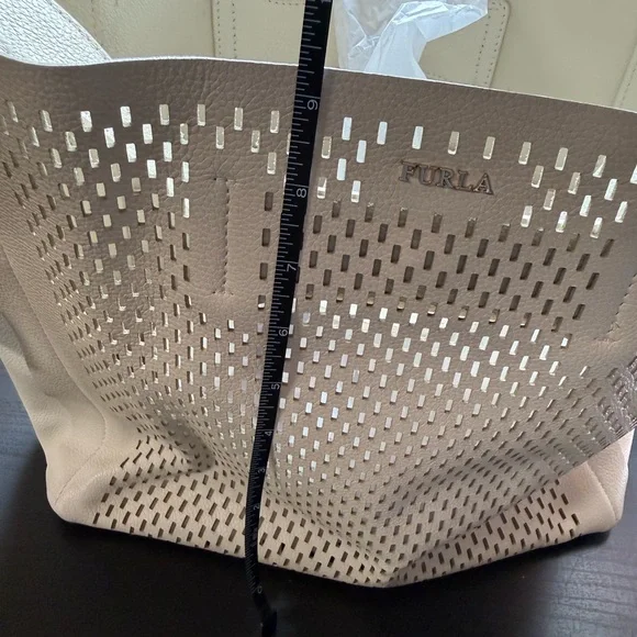 VGC Furla Cream Perforated Shoulder Bag - Picture 10 of 16